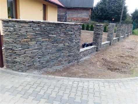 Ogrodzenie z kamienia naturalnego