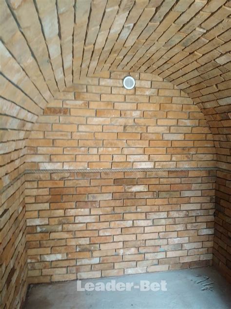Wnętrze pieca wyłożone cegłą żaroodporną