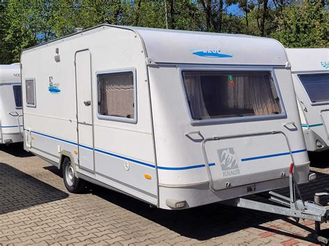 Przyczepa kempingowa KNAUS AZUR 580 z widokiem z zewnątrz
