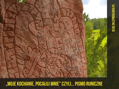 symboliczna cegła z wyrytymi znakami