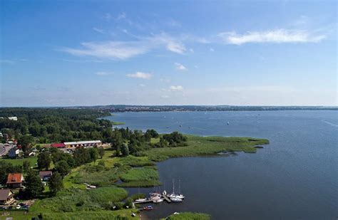 Widok na jezioro Niegocin z miejscowości Rydzewo